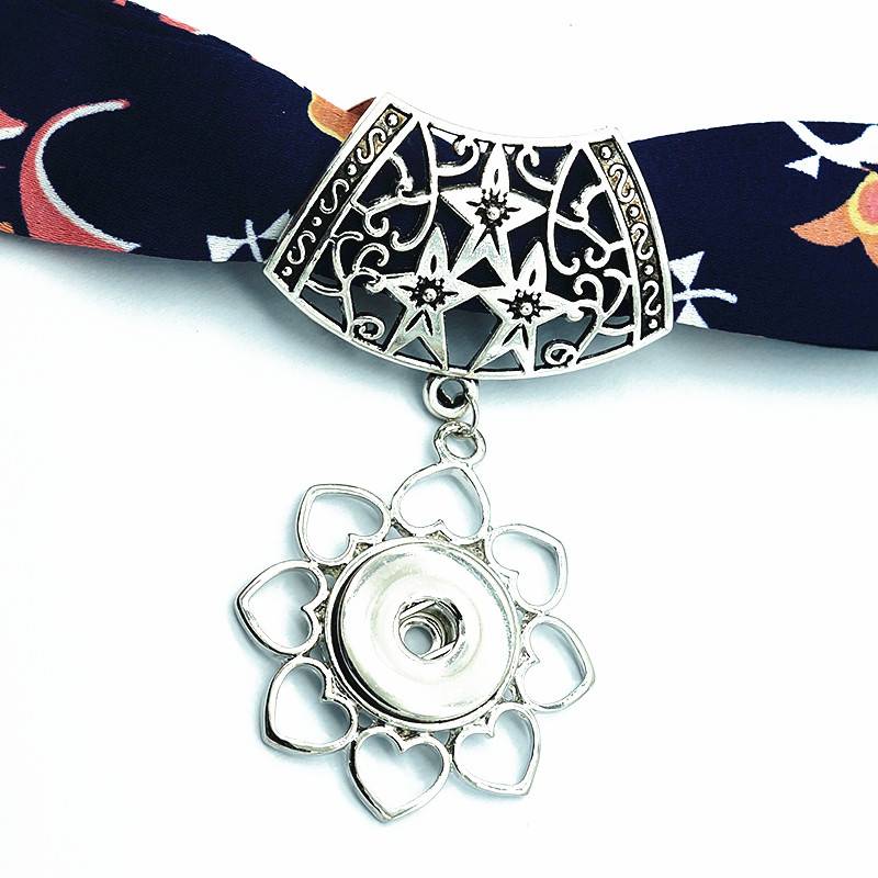 Hollow Stars Scarf Pendant With Snap Button